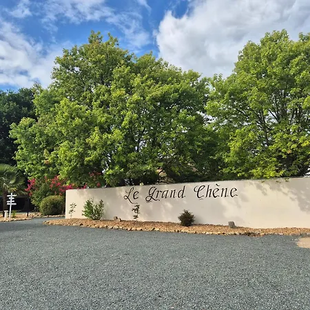 Le Grand Chêne Casa de Campo Montbizot