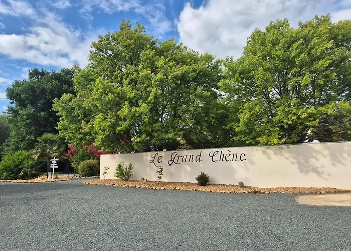 Le Grand Chêne Séjour à la campagne Montbizot